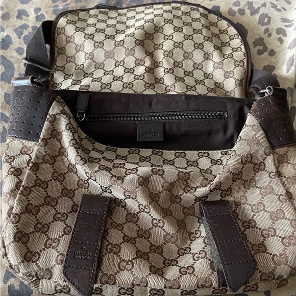 Gucci - Picture 1 of 4